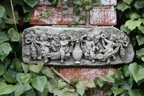 KPQ73 Dancing Cherub Plaque KPQ73 Dancing Cherub Plaque